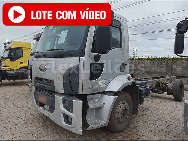 LOTE 008 - Ford Cargo 1319 C Fechada 2013