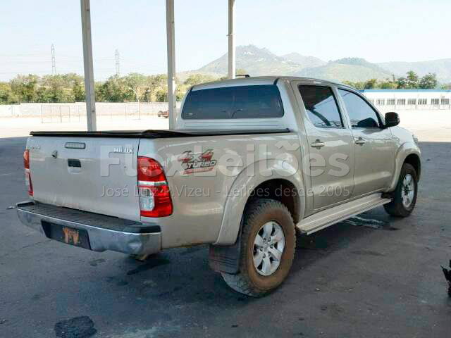 LOTE 022 - Toyota Hilux 3.0 TDI 4x4 CD SR (Aut) 2015