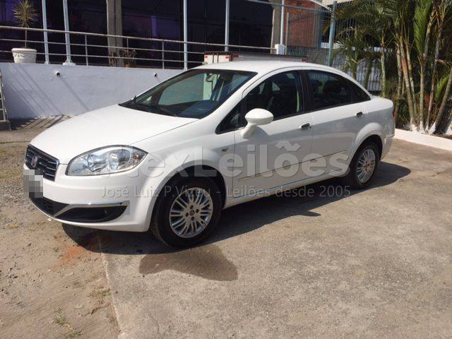 LOTE 025 - Fiat Linea Absolute 1.8 16V Dualogic 2015