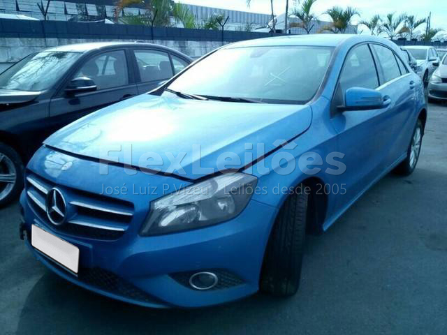 LOTE 027 - Mercedes-Benz Classe A 200 Style 1.6 DCT Turbo 2015