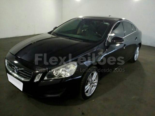 LOTE 040 - Volvo S60 2.0 T5 Drive-E Kinetic 2015