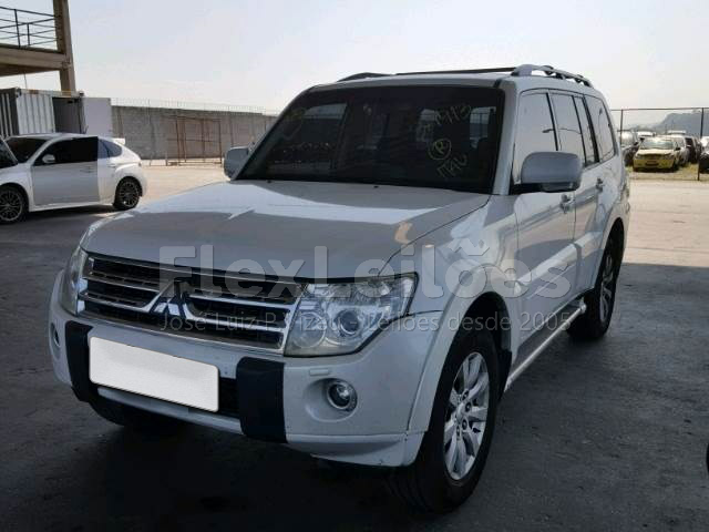 LOTE 034 - MITSUBISHI PAJERO FULL HPE 3.2 TURBO 2011