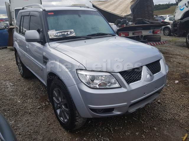 LOTE 005 - MITSUBISHI PAJERO TR4 FLEX 2.0 16V 2013