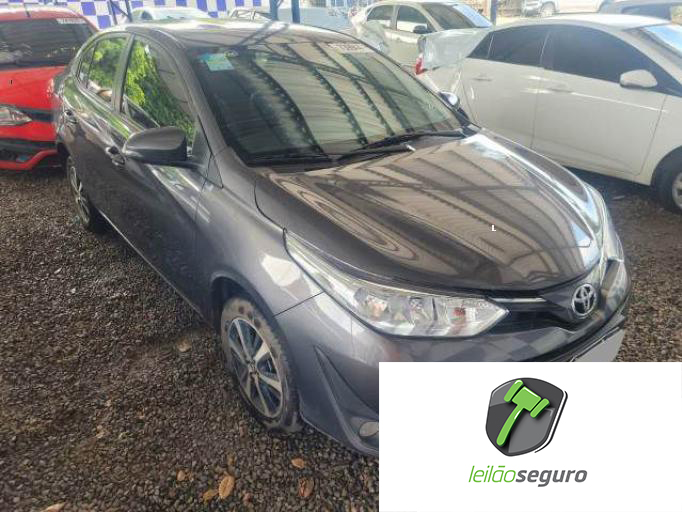 LOTE 010 TOYOTA YARIS SEDAN 2022